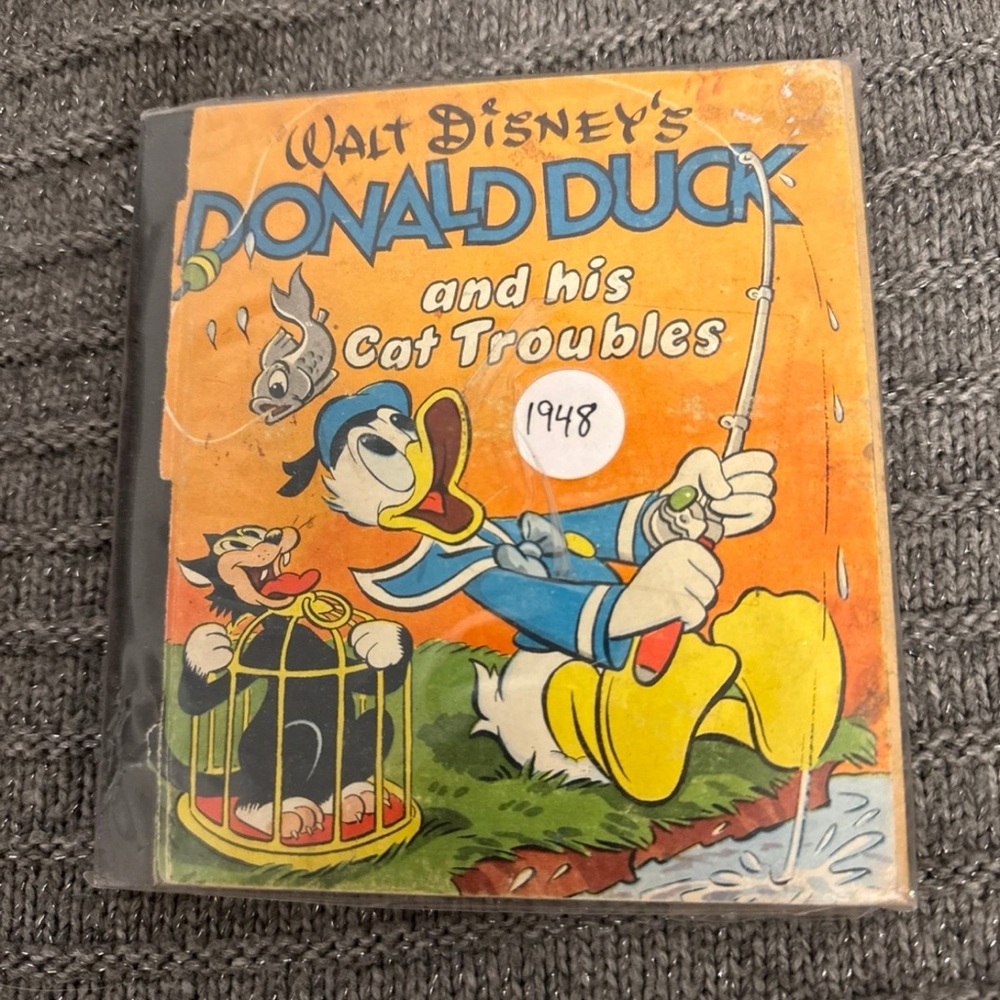 Disney Donald Duck Comic - Orange and Yellow